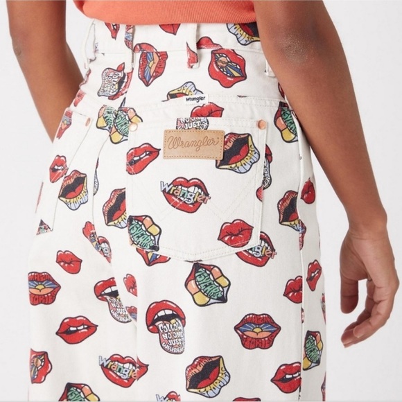 Wrangler Barrel 652 High Rise Read My Lips Jeans NWT - Picture 2 of 16